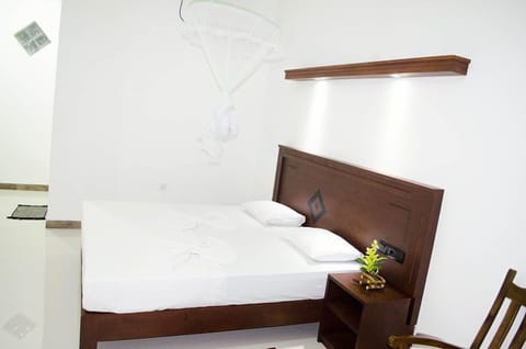 Deluxe Room | In-room safe, desk, iron/ironing board, free WiFi