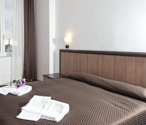 Double or Twin Room | Desk, free WiFi, bed sheets