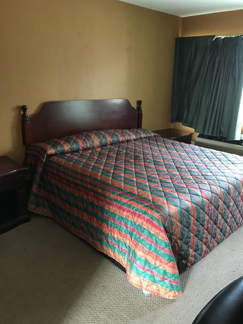 Desk, iron/ironing board, free WiFi, bed sheets