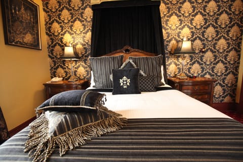 Grand Queen Suite | Premium bedding, minibar, blackout drapes, soundproofing