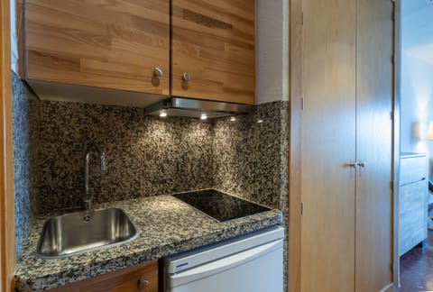 Fridge, stovetop, cookware/dishes/utensils