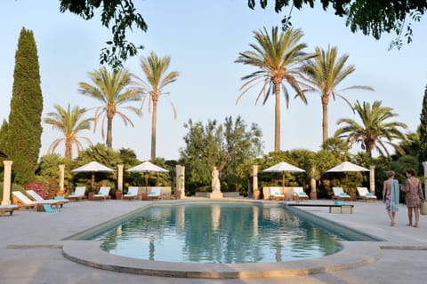 Outdoor pool, pool umbrellas