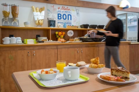 Daily buffet breakfast (EUR 7.5 per person)