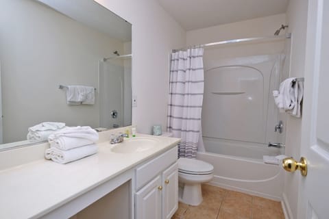 3 Bedroom Townhome | Bathroom | Combined shower/tub, deep soaking tub, free toiletries, towels