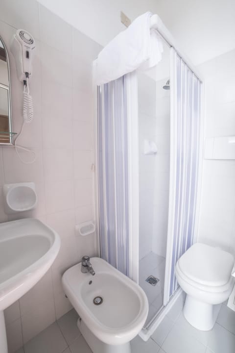 Single Room, 1 Twin Bed, Sea View | Bathroom | Free toiletries, hair dryer, bidet, towels