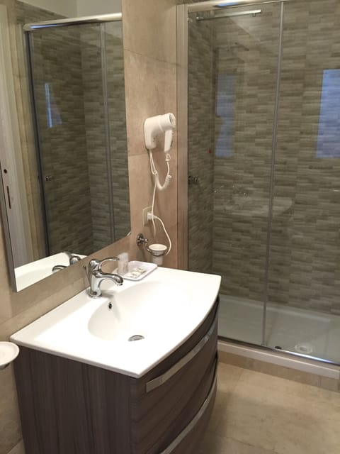 Standard Double Room, 1 Double Bed | Bathroom | Rainfall showerhead, free toiletries, hair dryer, bidet