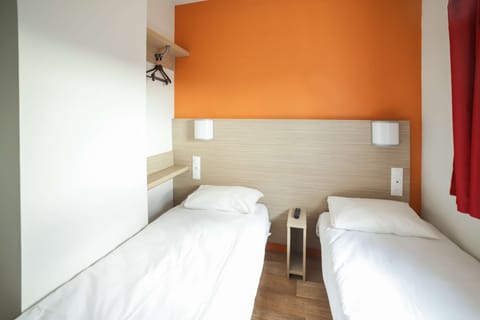 Standard Room, 1 Double Bed (Shared Bathroom and Toilet) | Desk, blackout drapes, free WiFi, bed sheets