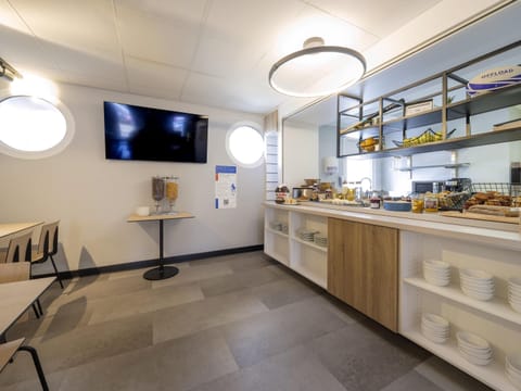 Daily buffet breakfast (EUR 6.90 per person)