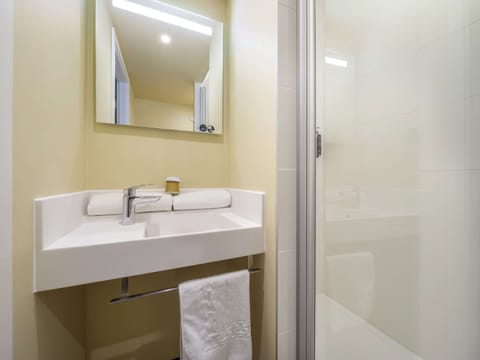 Standard Room, 1 Double Bed | Bathroom | Shower, eco-friendly toiletries, towels, soap