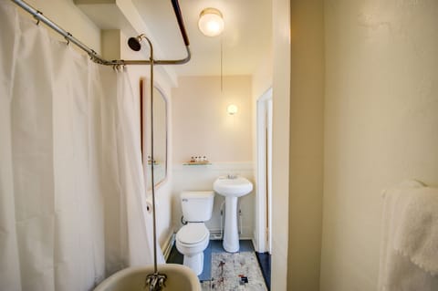 The Captain's House - Classic Room | Bathroom | Designer toiletries, hair dryer, towels, soap