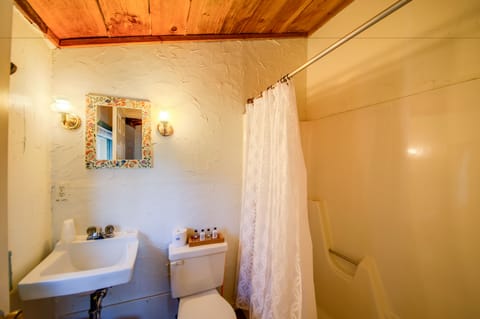 WhiteCrest, 1 Queen Bed, Kitchenette | Bathroom | Designer toiletries, hair dryer, towels, soap