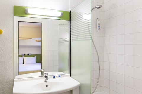 Shower, free toiletries, hair dryer, bidet