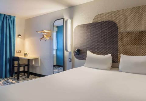 Double Room, Non Smoking | Desk, blackout drapes, soundproofing, free WiFi