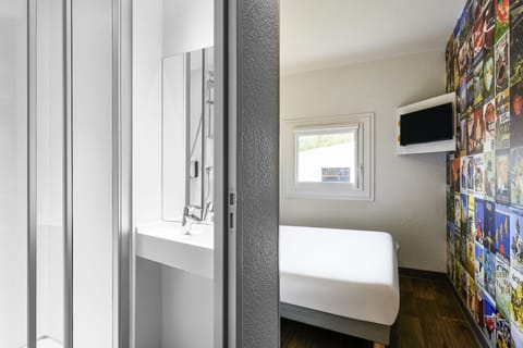 Room, 1 Double Bed, Private Bathroom (Cabrio) | Free WiFi, bed sheets