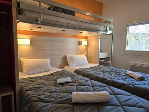 Standard Room, 3 Twin Beds (Shared Bathroom) | Desk, blackout drapes, soundproofing, free WiFi