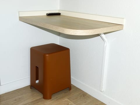 Triple Room, Multiple Beds | Desk, soundproofing, free WiFi, bed sheets