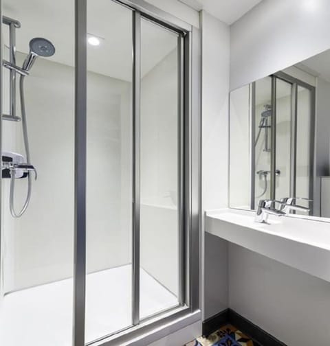 Room, 1 Double Bed, Private Bathroom (Cabrio) | Bathroom shower