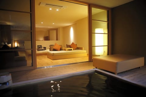 Junior Suite with Open-Air Bath and Tatami "Hikari"  | Minibar, in-room safe, desk, blackout drapes