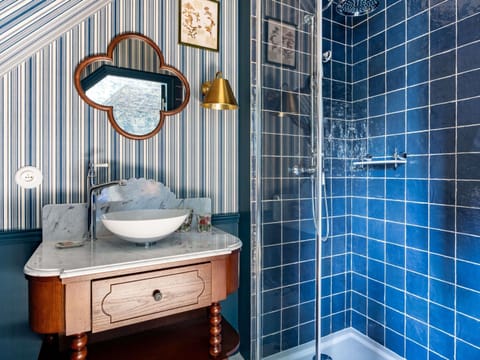 Tiny room (Haras) | Bathroom | Free toiletries, hair dryer, slippers, towels