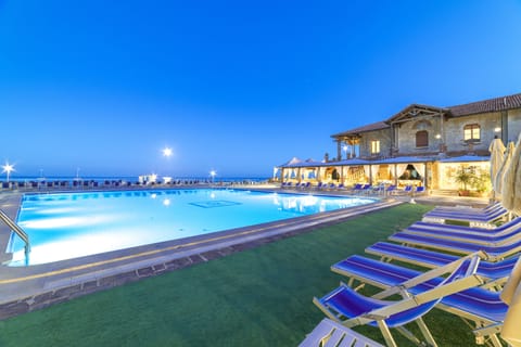 Seasonal outdoor pool, sun loungers