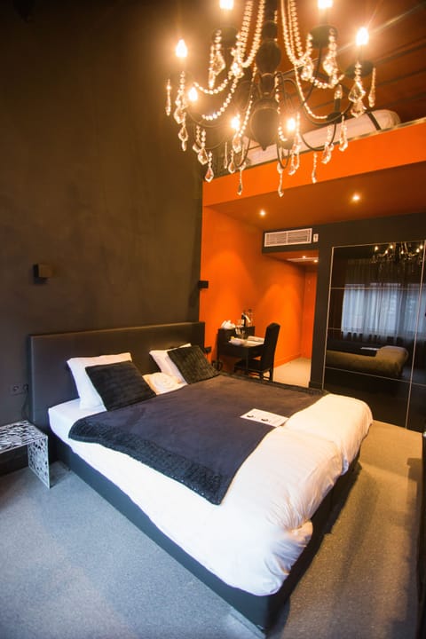 Suite | Minibar, individually decorated, individually furnished, desk