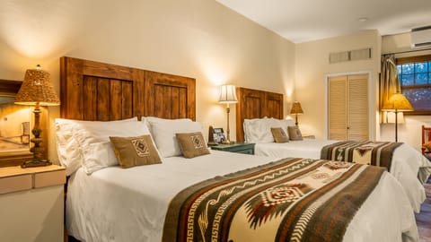 Suite 3 | Premium bedding, pillowtop beds, individually furnished, blackout drapes