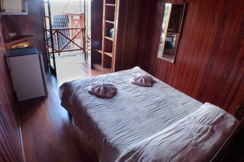 Apartamento Casal | Minibar, free WiFi, bed sheets