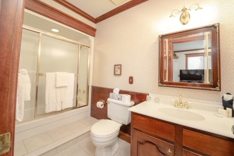 The Magnolia Room | Bathroom | Free toiletries, hair dryer, towels, soap