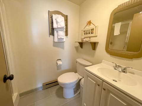 Standard Room, 1 Bedroom, Private Bathroom (Chloe Chapman - Queen Room) | Bathroom | Shower, towels