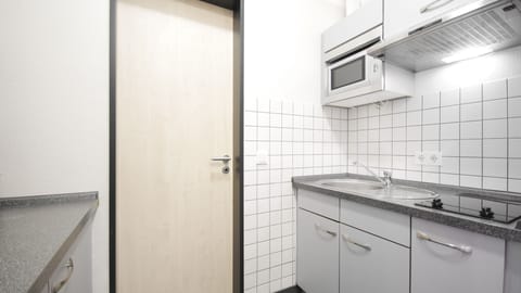 Standard Double Room, Non Smoking | Private kitchen