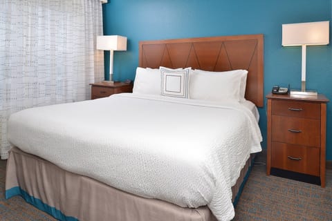 Premium bedding, in-room safe, desk, iron/ironing board