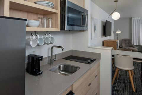 Suite, 1 Bedroom | Desk, iron/ironing board, free cribs/infant beds, free rollaway beds