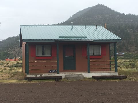 Deluxe Cabin, 2 Bedrooms, Mountain View | Iron/ironing board, free WiFi