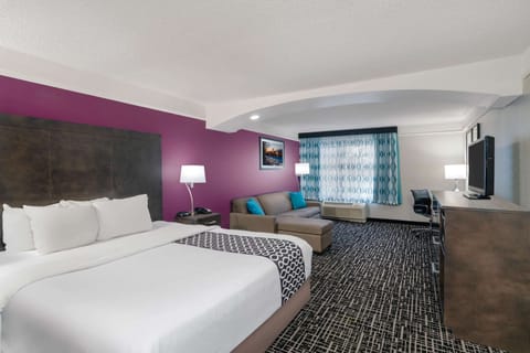 1 King Bed, Executive Room, Various Views, Non-Smoking | Premium bedding, pillowtop beds, desk, laptop workspace