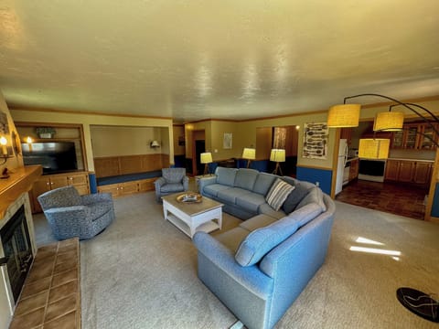 Suite, 3 Bedrooms | Living room | 32-inch TV with cable channels, fireplace
