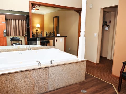 Suite, 1 Queen Bed, Jetted Tub | Private spa tub