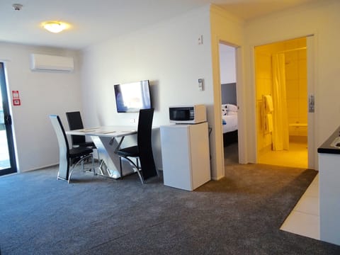  1 Bedroom Access Suite  | Egyptian cotton sheets, premium bedding, pillowtop beds, desk