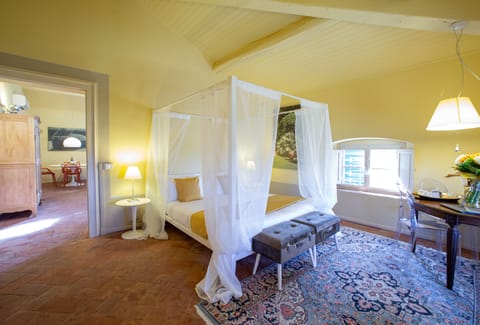 Deluxe Suite | Premium bedding, minibar, in-room safe, desk