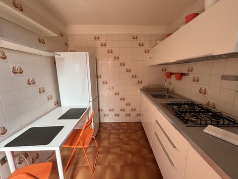 Apartment (Tosca, Via Dietro Filippini 19) | Private kitchen | Full-size fridge, stovetop, freezer