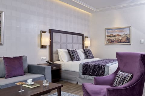 Executive Room | Premium bedding, minibar, in-room safe, desk