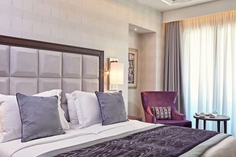 Classic Room | Premium bedding, minibar, in-room safe, desk