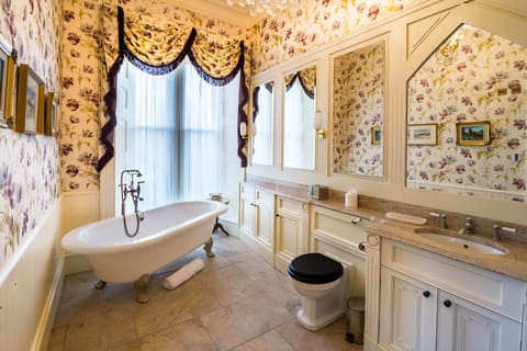 Castle Superior Double Room | Bathroom | Designer toiletries, hair dryer, bathrobes, slippers