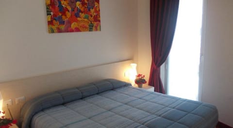 Double Room | Minibar, desk, free WiFi, bed sheets