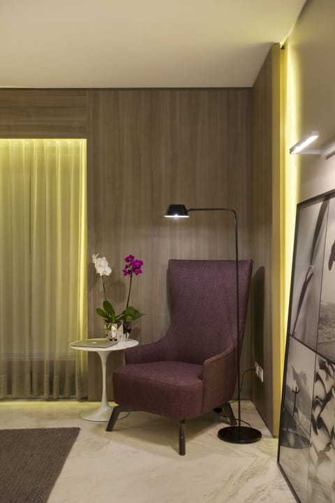 Premium bedding, minibar, in-room safe, desk