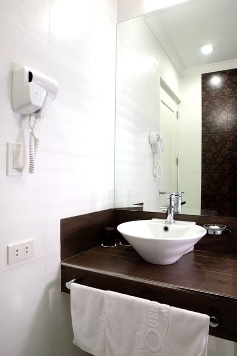 Superior Room | Bathroom | Slippers, bidet, towels