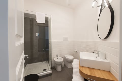 Superior Room | Bathroom | Shower, rainfall showerhead, eco-friendly toiletries, slippers