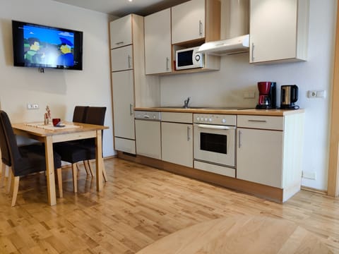 Apartment (N.7) | Living area | Flat-screen TV, toys