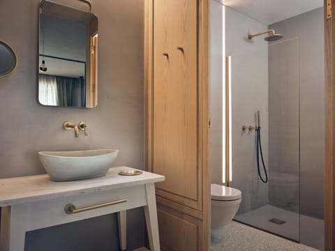 Pine Suite, Private Pool | Bathroom | Shower, free toiletries, hair dryer, bathrobes