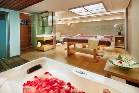 Couples treatment rooms, body treatments, aromatherapy