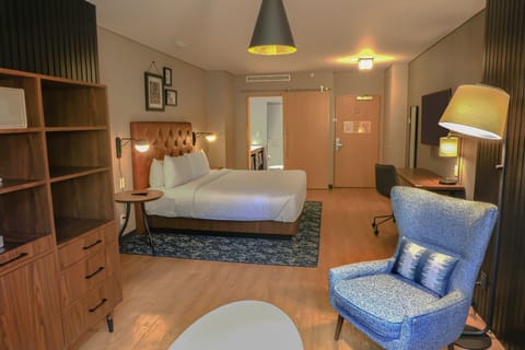 Junior Suite, 1 King Bed, City View | Premium bedding, down comforters, Select Comfort beds, in-room safe